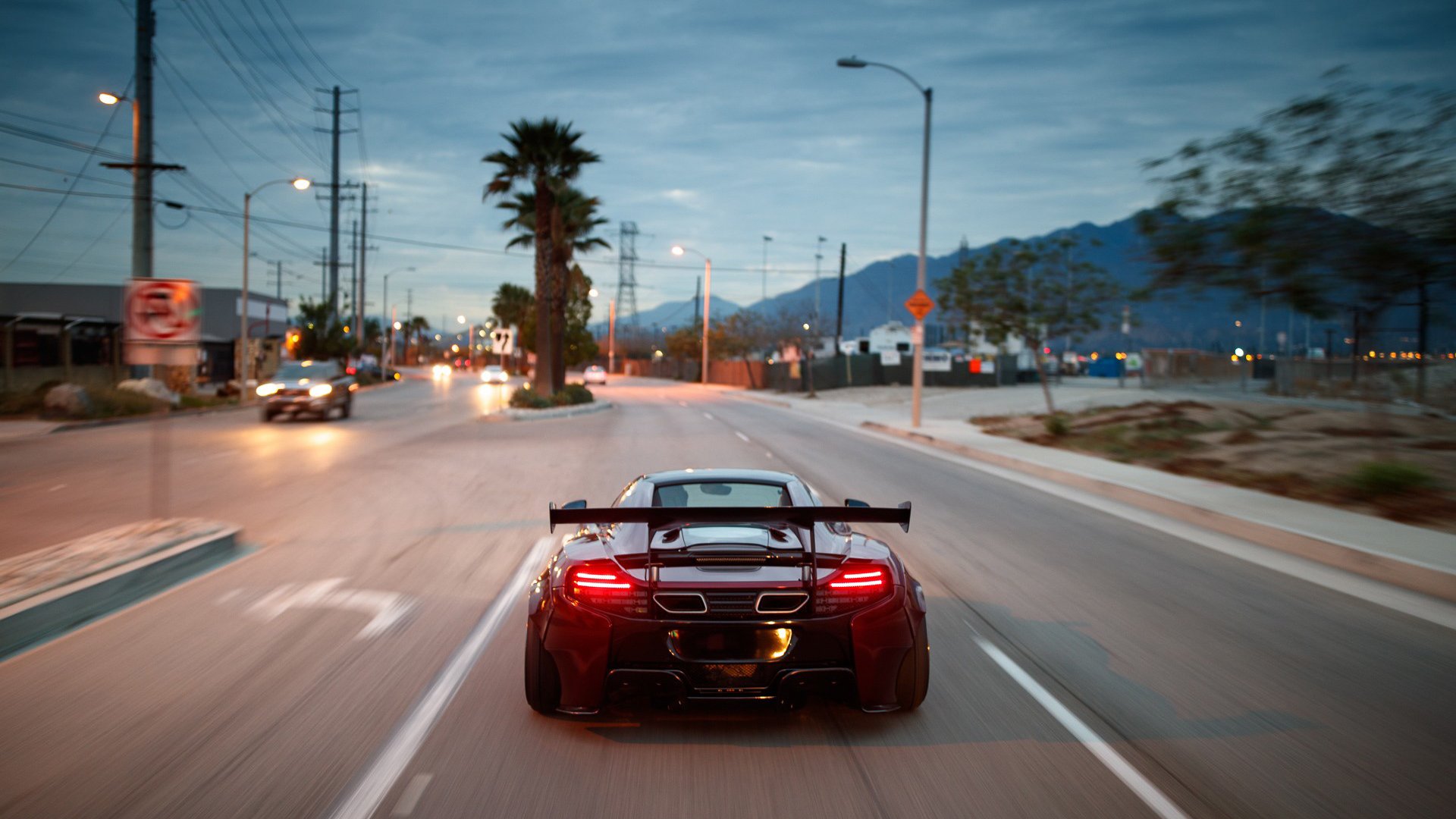 绿茵场的隐喻，从伯纳乌到基辅—当国家德比遇见战争的胜利